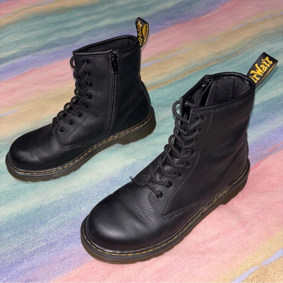 Dr. Martens 1460 Black Leather Boots – Women’s size 6 - Picture 3 of 8
